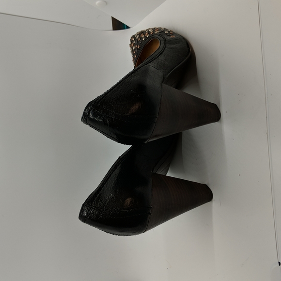 Frye Regina Studded Black 4" Pumps. Size 9M - Picture 2 of 9